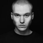 man in black crew neck shirt